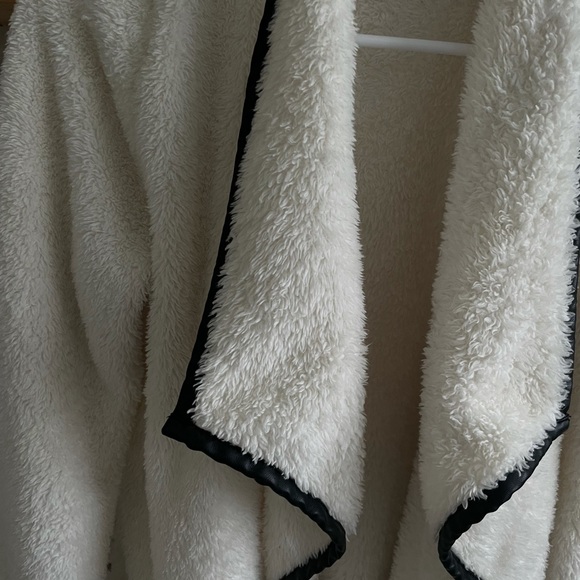 Abercrombie and Fitch New York size small sweater/jacket - Picture 2 of 4